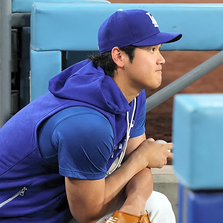 Shohei Ohtani begins swinging a bat, Dodgers remain hopeful for 2026 return