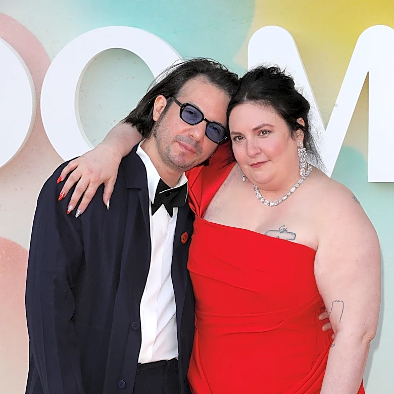 'Girls' star Lena Dunham welcomes baby girl after fertility battle