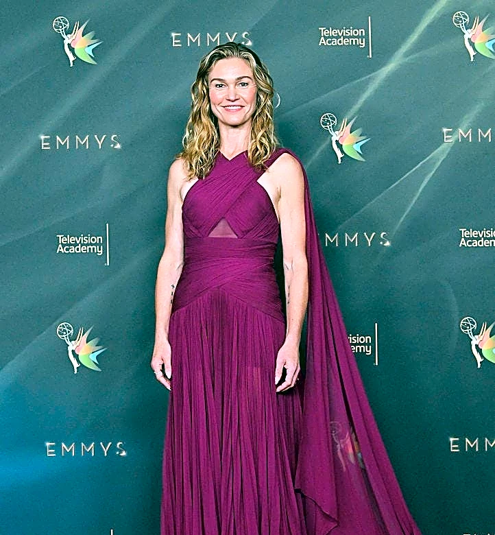 Julia Stiles says Dolly Parton approved her 'DWTS' song before death