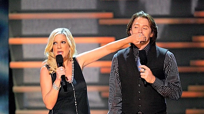 Clay Aiken says Rosie O'Donnell accidentally outed him on 'The View'
