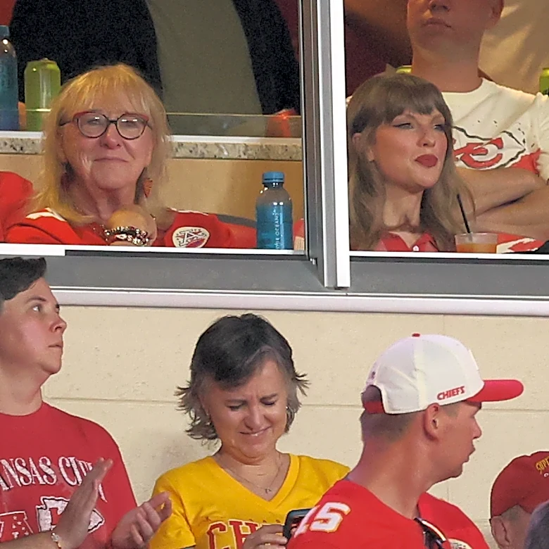 Tom Cruise raves about football 'genius' Taylor Swift 'schooling' him during NFL game