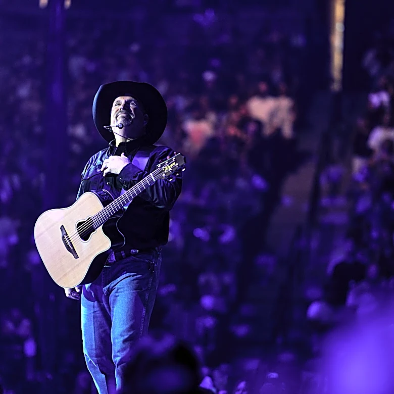 Garth Brooks brings old-school energy to sold-out DC crowd