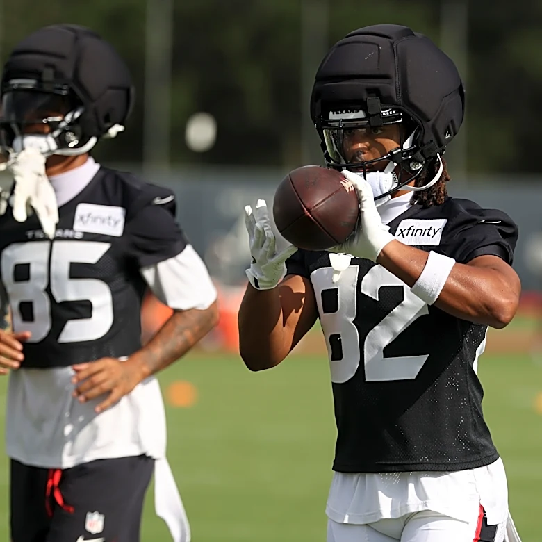 Houston elevates Lewis Bond