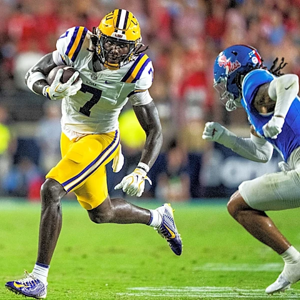 Trey'Dez Green injury updates: LSU TE hurt vs Ole Miss, helped off field