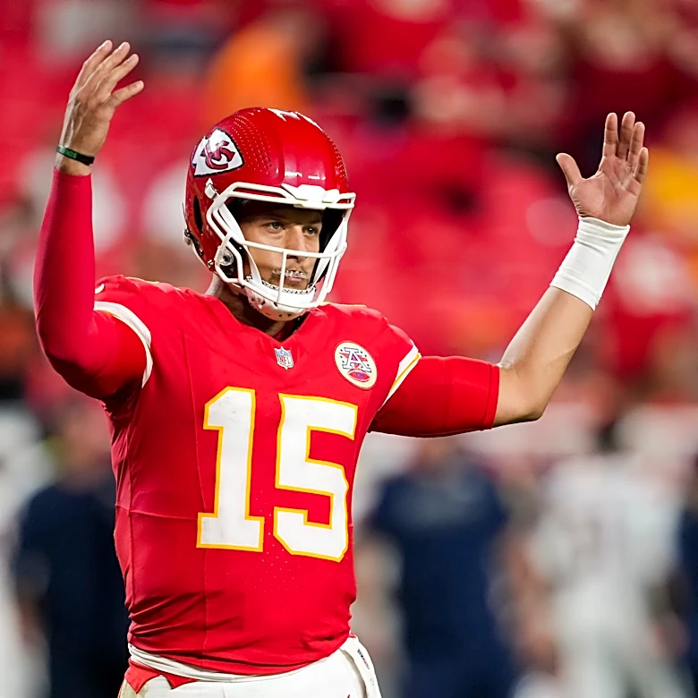 Chiefs vs Colts live updates, predictions, odds, start time for Sunday Night Football