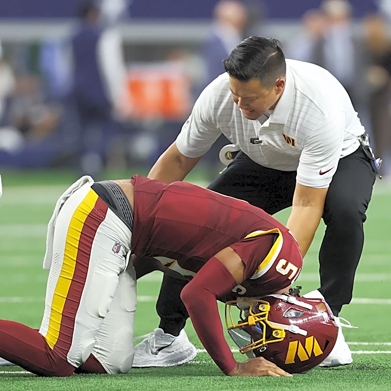 Jayden Daniels leaves with elbow injury