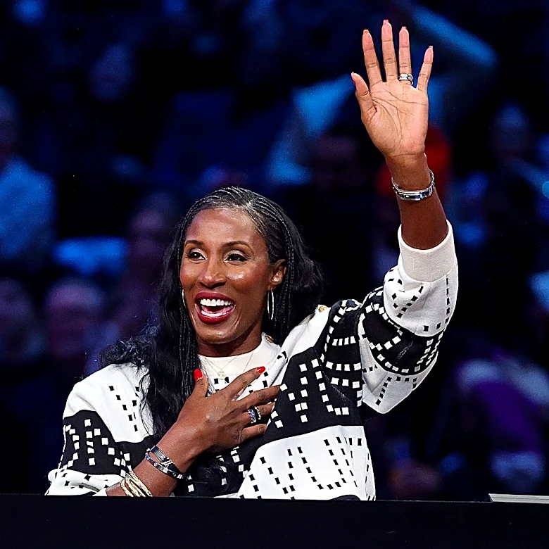 WNBA legend Lisa Leslie honored with statue outside Los Angeles arena
