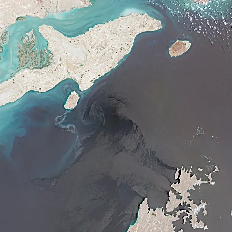 Middle East sees growing oil spill threat as Iran war continues