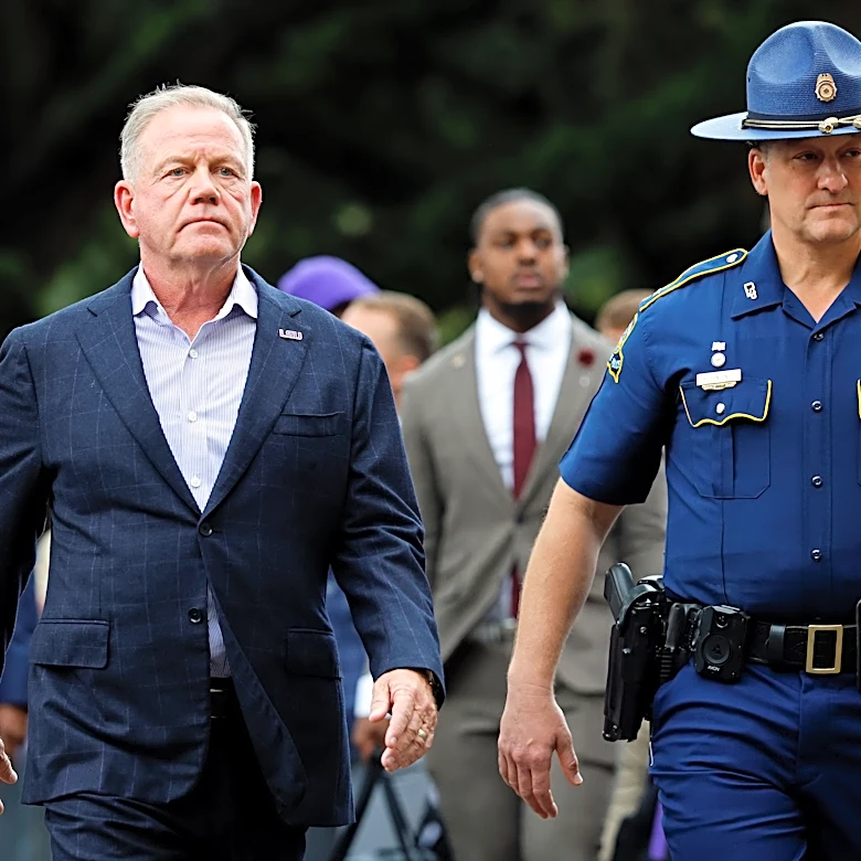 Brian Kelly 'uncomfortable' being linked to coaching jobs, but 'can do the Jersey accent'