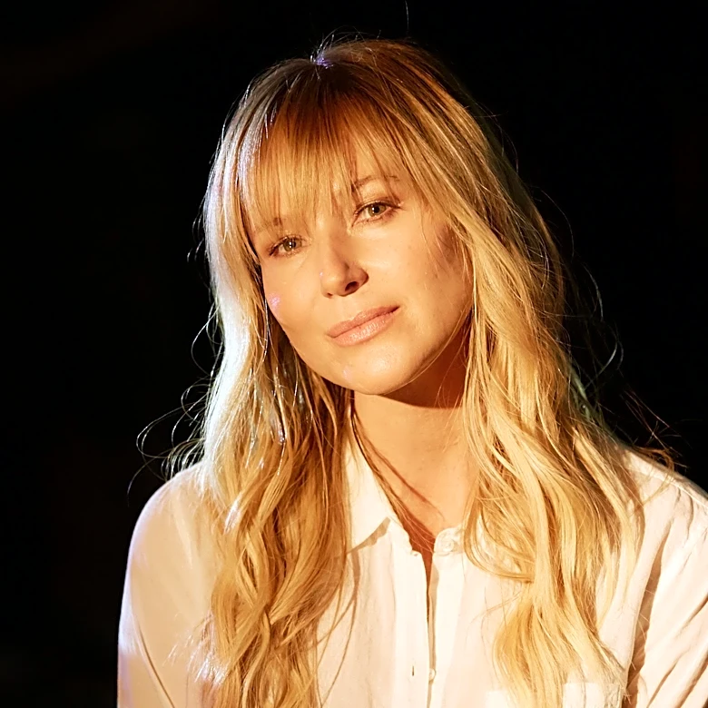 Jewel says her top songs were 'medicine' amid mental health issues. Now, she's helping others