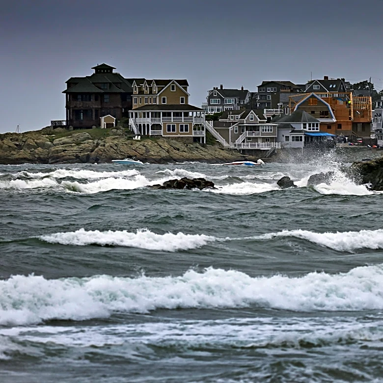 Nor’easter amenaza la Costa Este con inundaciones y fuertes olas