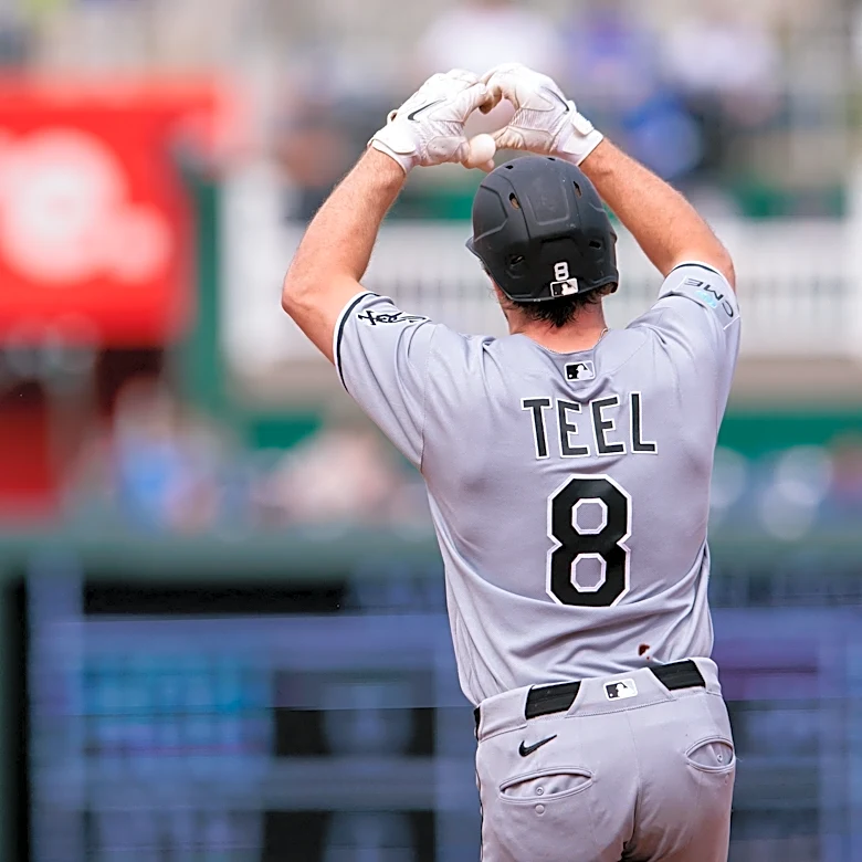 No longer defined by 121 losses, White Sox punch ticket to MLB postseason