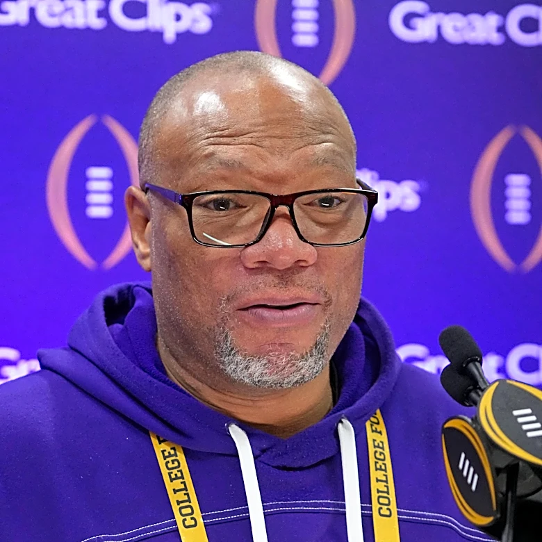 Tennessee assistant William Inge battling serious health issue in hospital