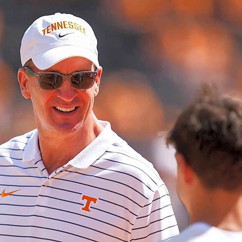 Arch Manning's first game at Tennessee forced Peyton Manning to choose