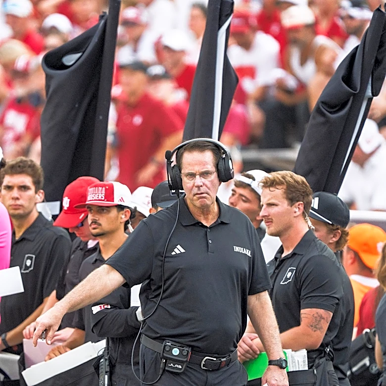 Curt Cignetti loses temper before a single snap in Indiana-Northwestern game