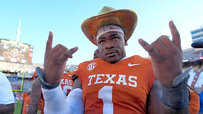 Texas football's Colin Simmons flagged for 'simulating using the restroom'