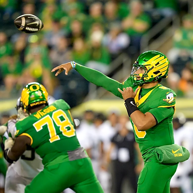 Who is Oregon backup QB? Dylan Raiola forced into action after Dante Moore injury