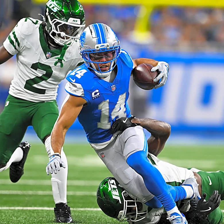 Amon-Ra St. Brown finds end zone in Week 3