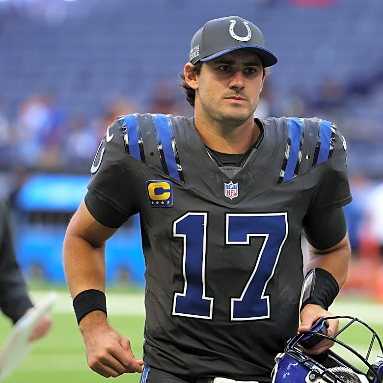 Daniel Jones throws one TD, one INT in Week 3
