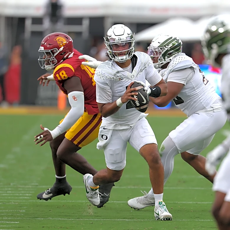 Dante Moore injury update: Oregon QB suffers concussion, no additional injuries
