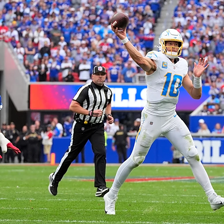 Justin Herbert tosses TD in loss
