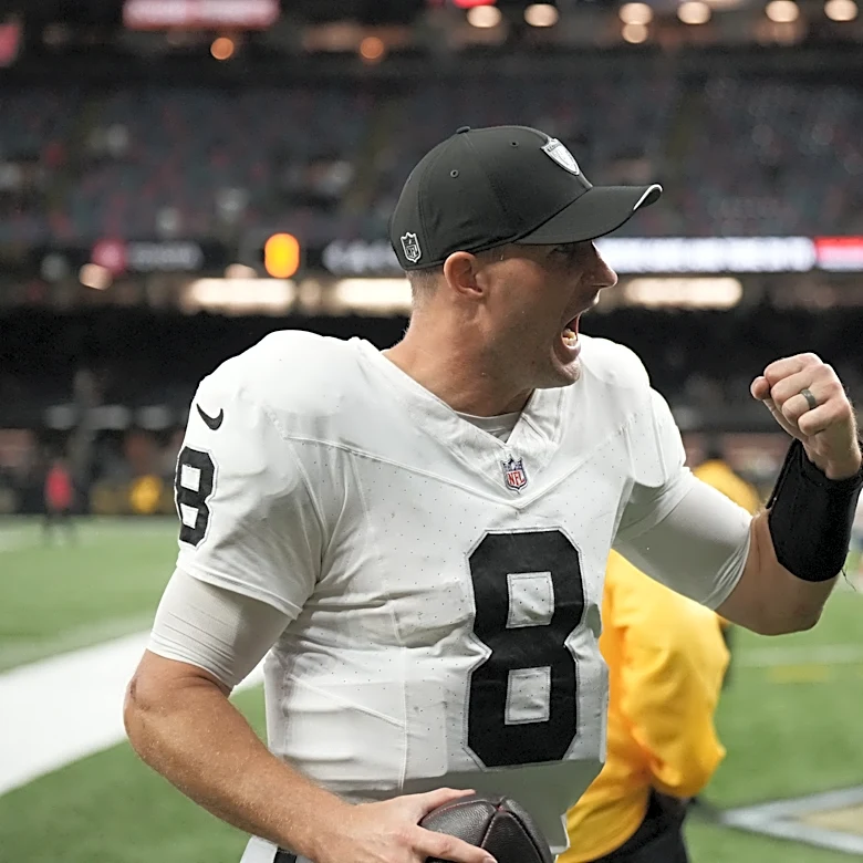 Kirk Cousins tosses three touchdowns