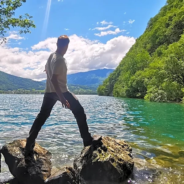 He traveled around the world in 55 days without a plan. Here's why