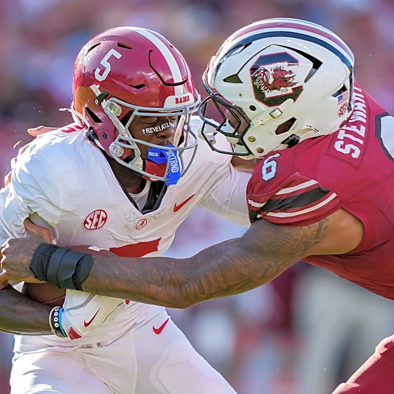 South Carolina suspends star DE Dylan Stewart after throwing punch vs Alabama