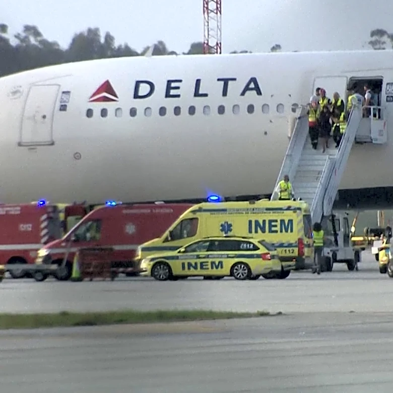 Delta flight diverted after smoke detected in cabin