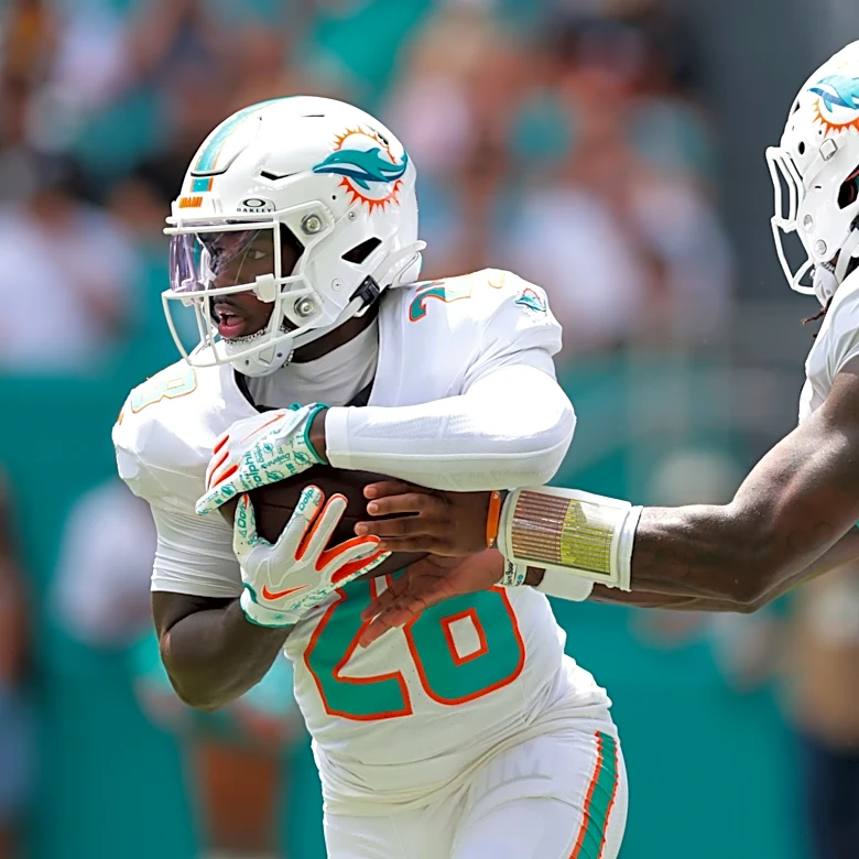 How long is De'Von Achane out? Dolphins RB suffers torn ACL in Week 3
