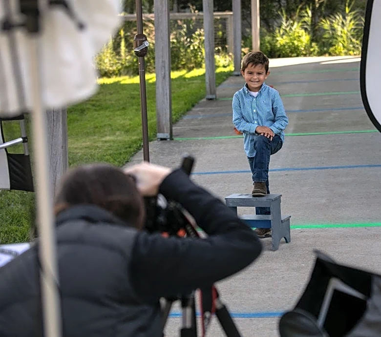 Parents use ChatGPT to dodge pricey school pictures. But should you?