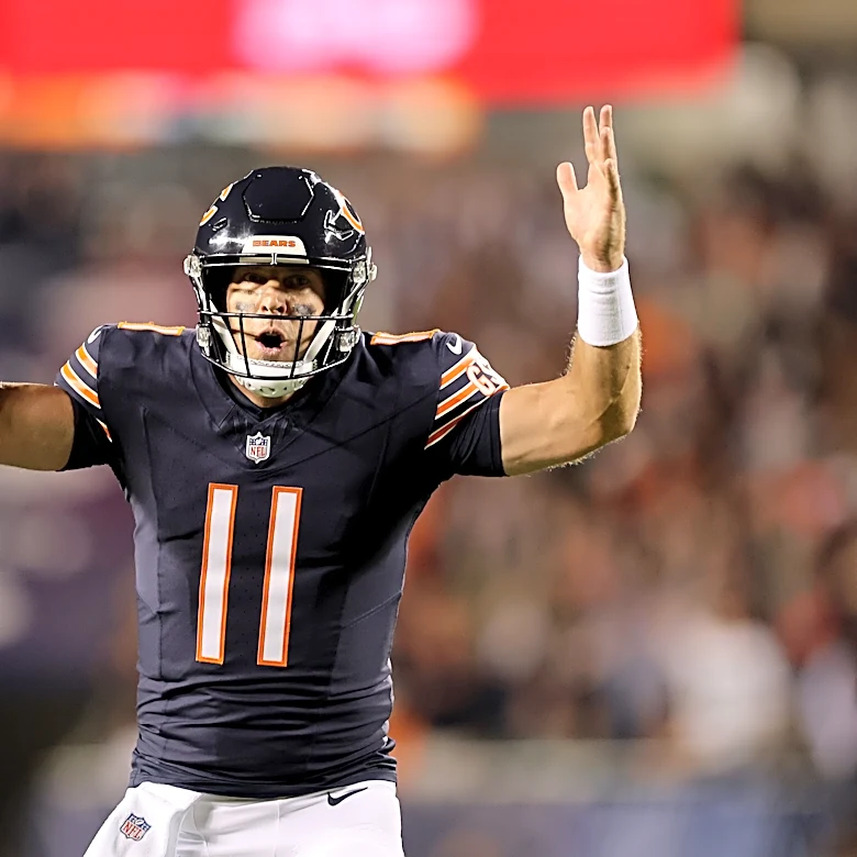Case Keenum puts on masterful performance with on Caleb Williams sidelines for MNF
