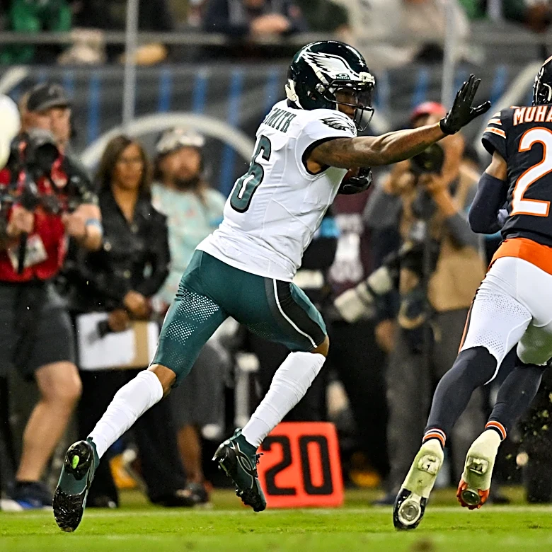 DeVonta Smith catches six passes in Week 3