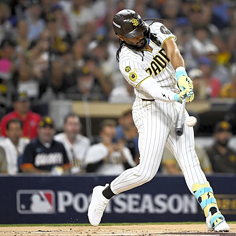 Watch Padres' Fernando Tatis and Manny Machado ignite Petco Park with homers