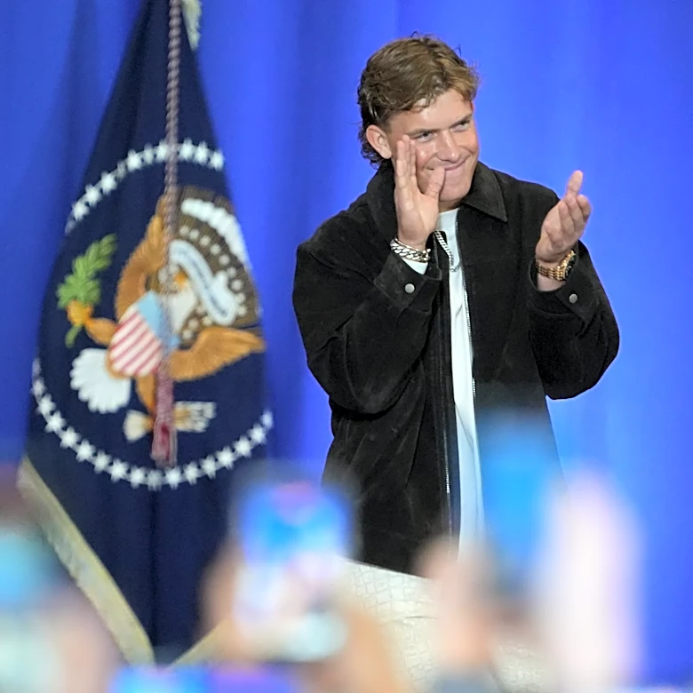 Trump again lauds 'handsome' Jaxson Dart in bizarre digression