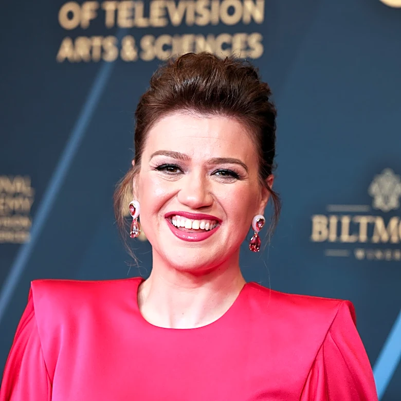 Kelly Clarkson sparks backlash after saying she 'loves' using AI 'artistically'