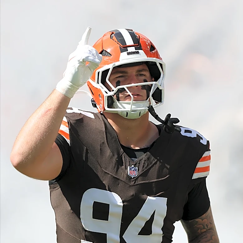 Browns' 2025 first-round pick injured vs. Steelers
