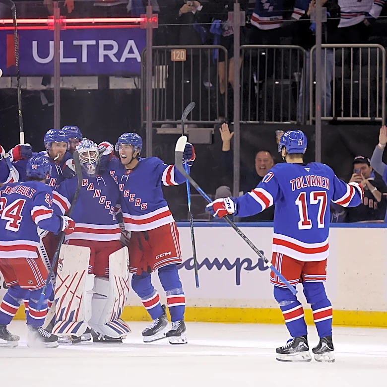 Goalie goal! Rangers' Igor Shesterkin scores against Lightning