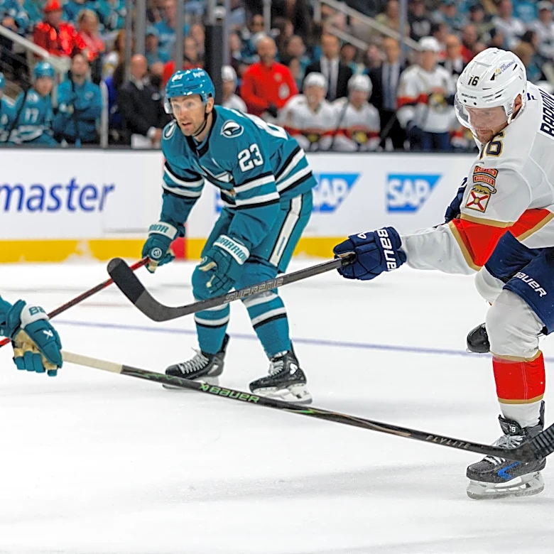 Aleksander Barkov injury update as Panthers star leaves with leg injury