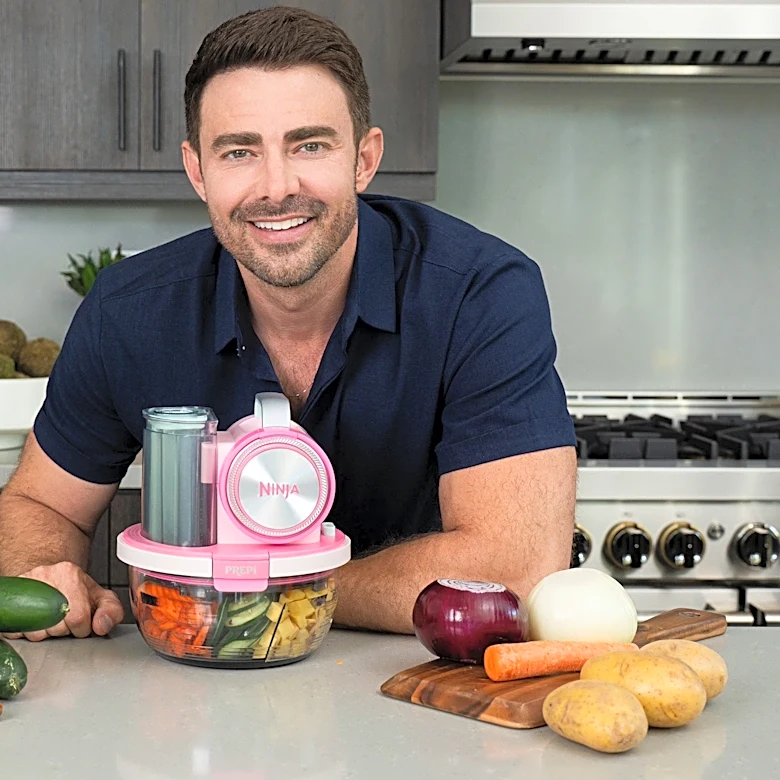 How Jonathan Bennett celebrates Mean Girls Day with a pink Ninja PREPi