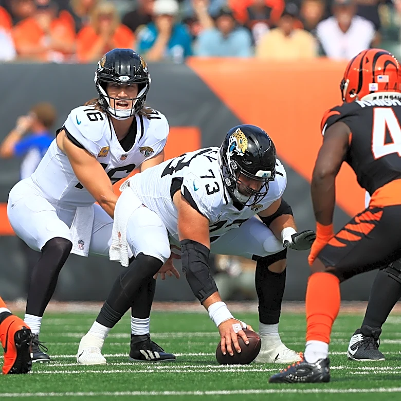 Trevor Lawrence throws for 227 yards in Week 4