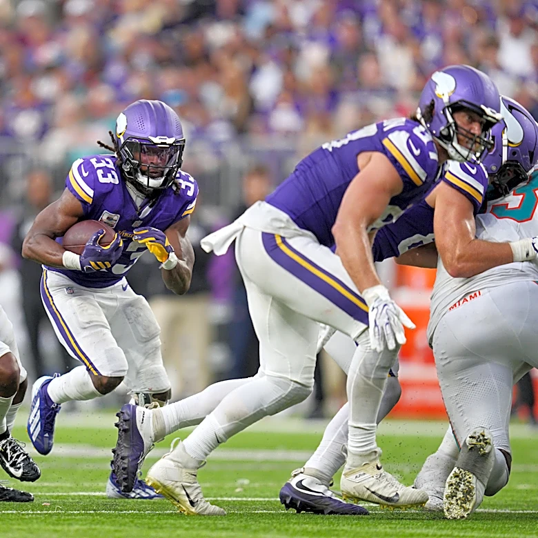 Aaron Jones busy in Week 4