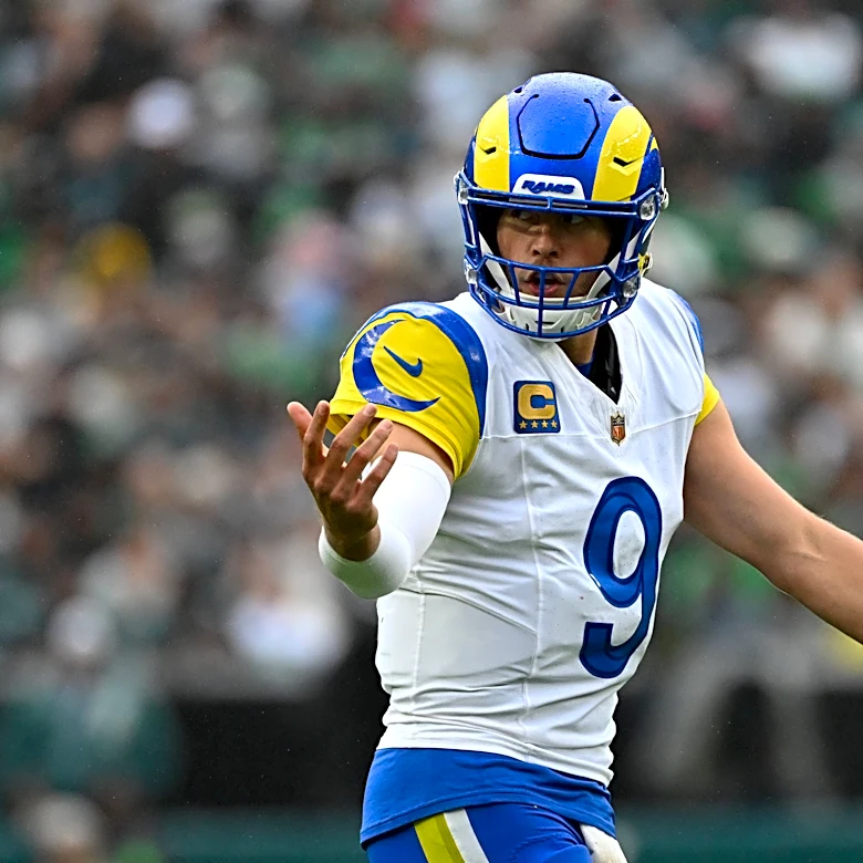 Matthew Stafford goes over 300 yards
