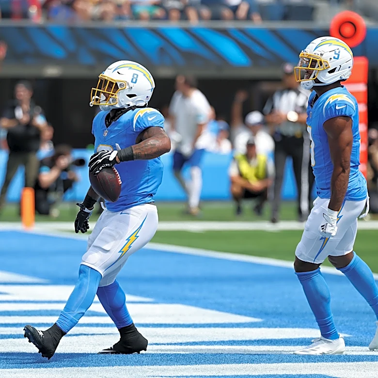 Omarion Hampton scores in Week 4