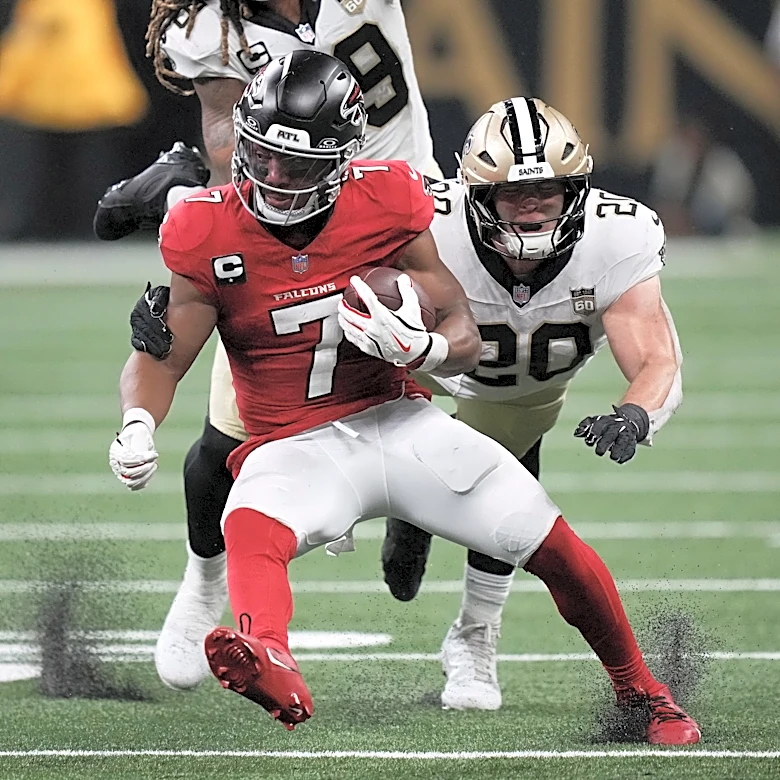 Bijan Robinson shreds another NFL defense in prime time