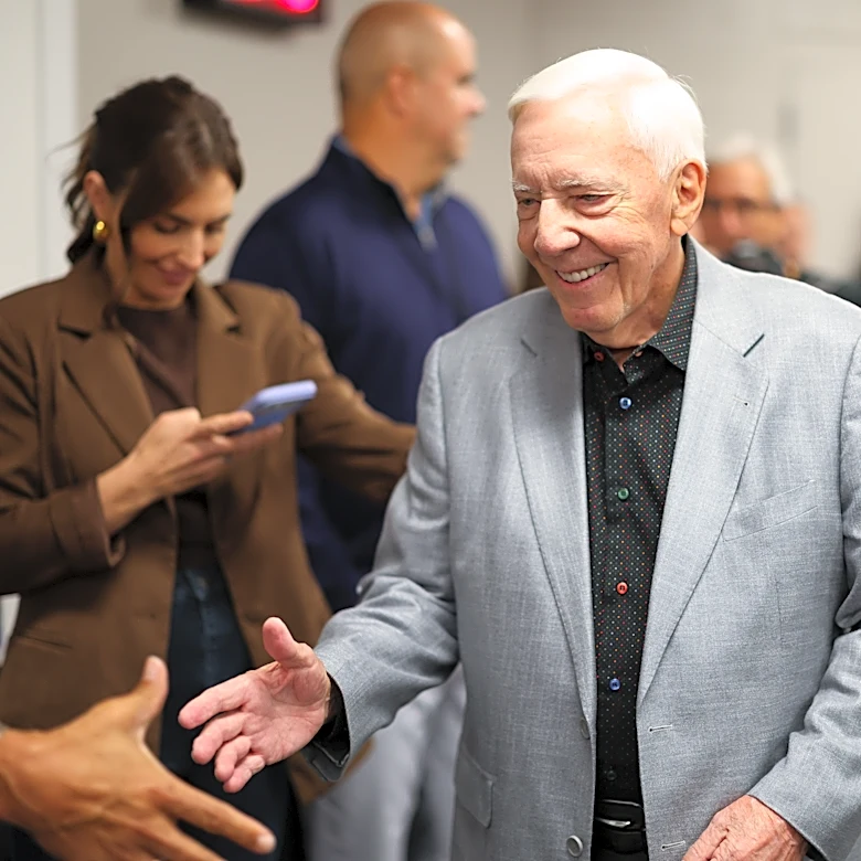 Kings dedicate media room to longtime radio voice Gary "G-Man" Gerould