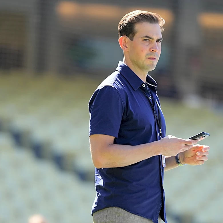 Where is Joe Davis? Why Kenny Albert is filling in on Dodgers-Braves Fox telecast