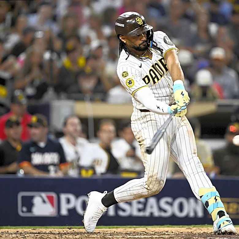 Fernando Tatis Jr.'s solo HR helps Padres even Game 4 with Brewers