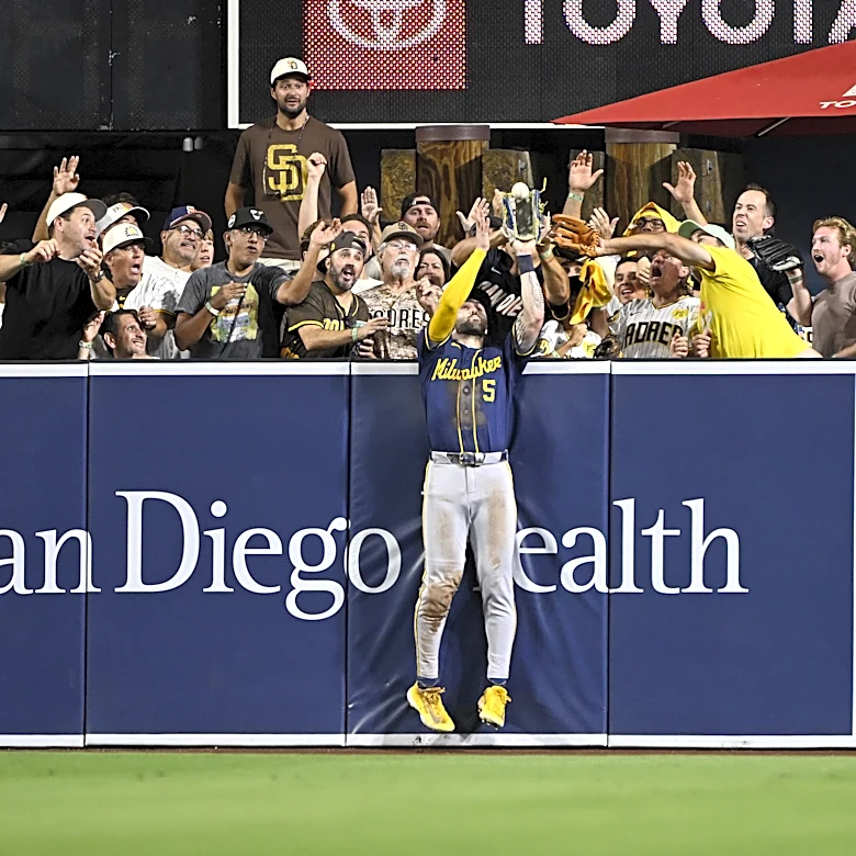 Garrett Mitchell robs Manny Machado home run, preserves Brewers' lead vs. Padres