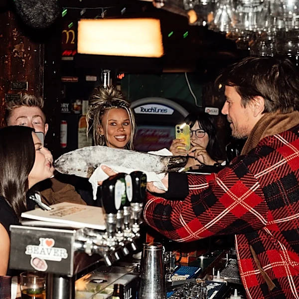 Josh Hartnett went all in for Netflix's 'Below,' even kissing a codfish